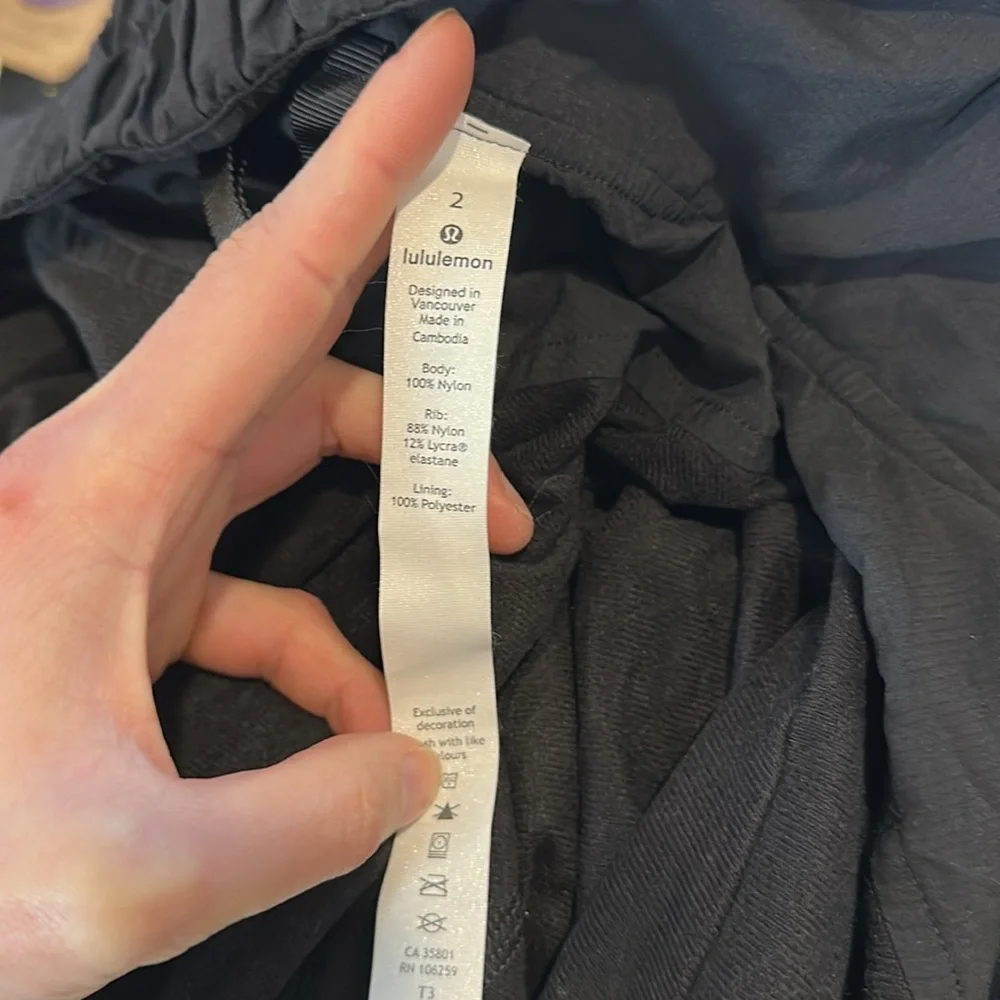 Lululemon Sights Seen Jacket
Black , Sz 2 - Picture 6 of 6